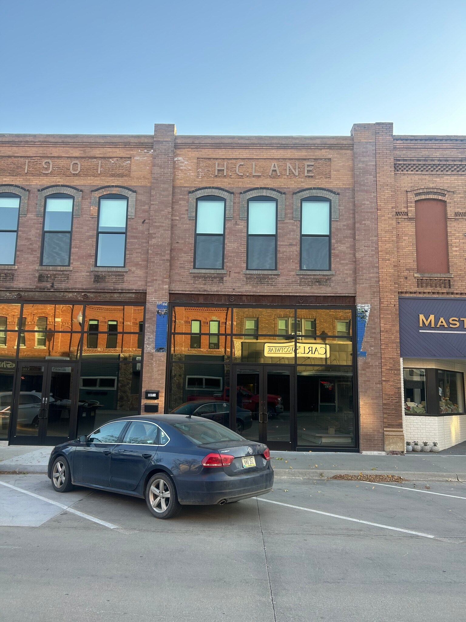 320 9th St, Sheldon, IA à louer Photo principale- Image 1 de 6