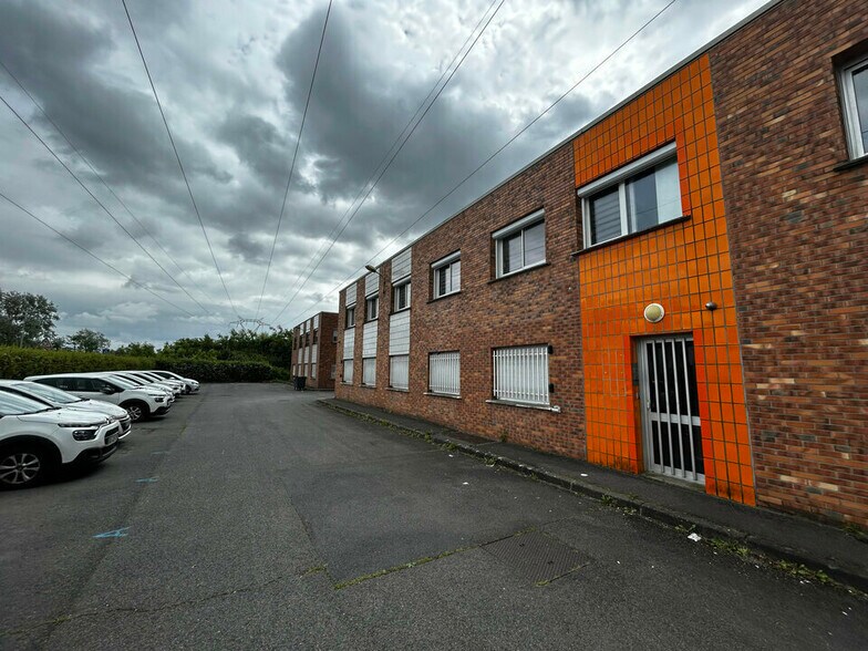 21 Rue Des Cerisiers, Lisses à louer - Photo du bâtiment - Image 1 de 34
