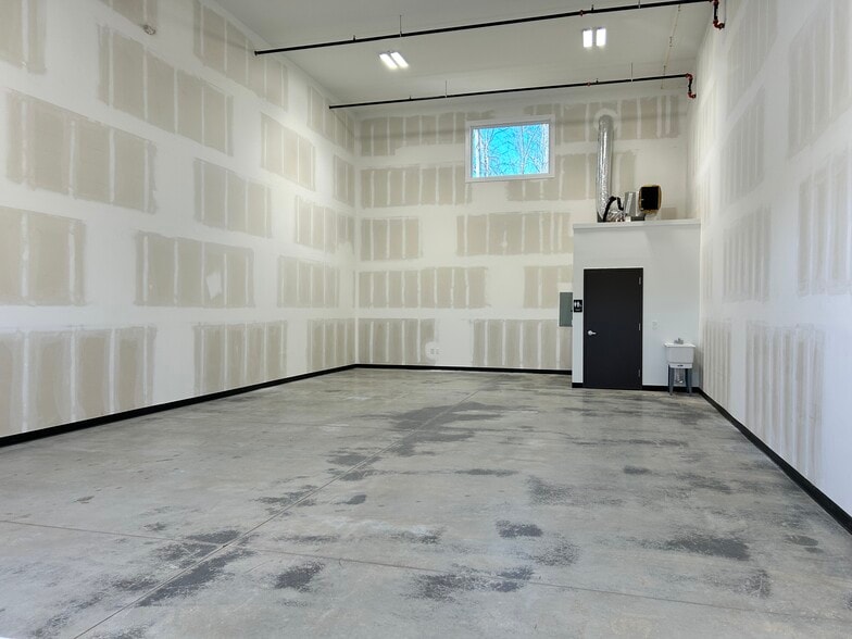 3770 Francis Cir, Alpharetta, GA for lease - Interior Photo - Image 2 of 30