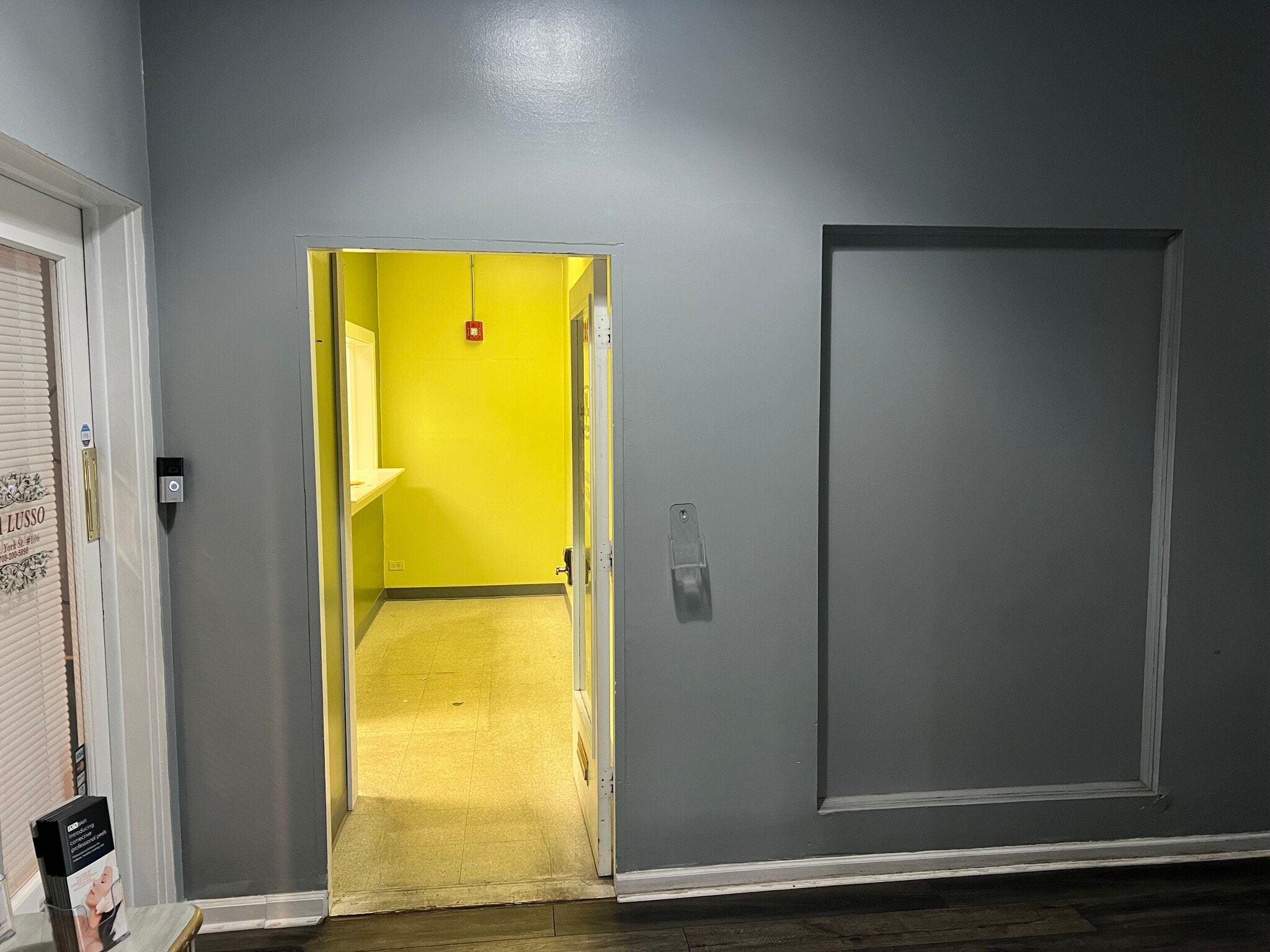 116-118 S York St, Elmhurst, IL for lease Interior Photo- Image 1 of 4