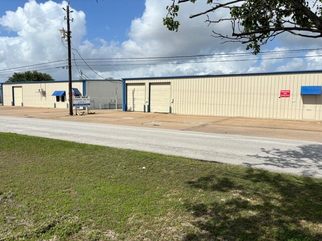 2110 & 2114 Catalina Drive, Pasadena, TX à vendre Photo du bâtiment- Image 1 de 9