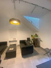 Office/Retail in Paris for lease Interior Photo- Image 2 of 4