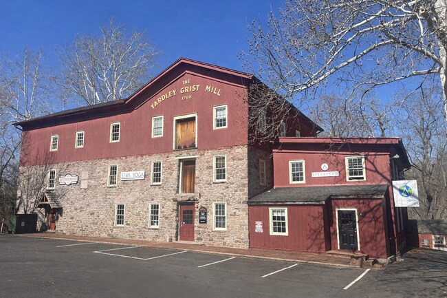 Plus de détails pour 10 N Main St, Yardley, PA - Bureau à louer