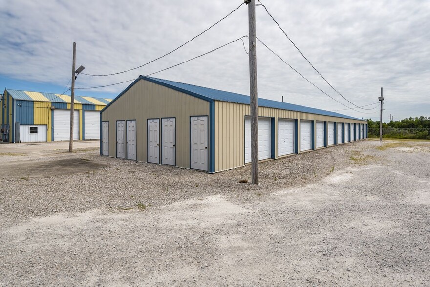 1631 Mcclain Ave, Scottsburg, IN for sale - Building Photo - Image 3 of 21