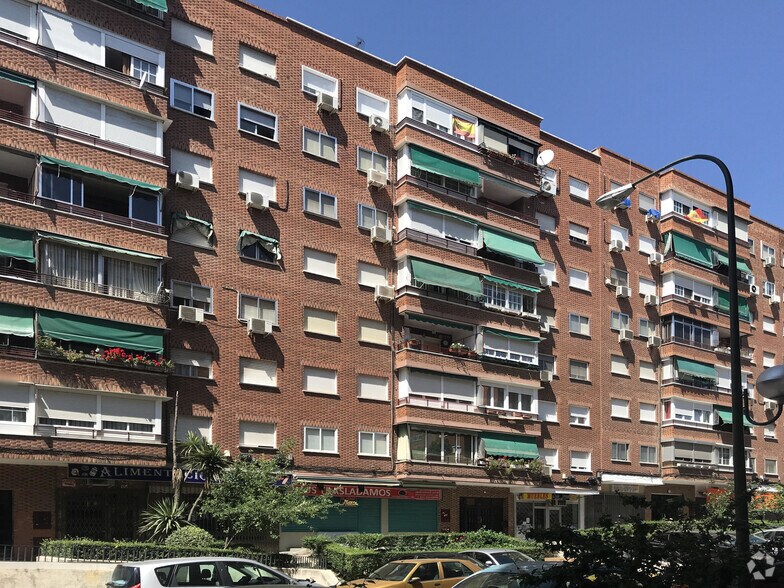 Retail in Móstoles, Madrid for lease - Building Photo - Image 2 of 2