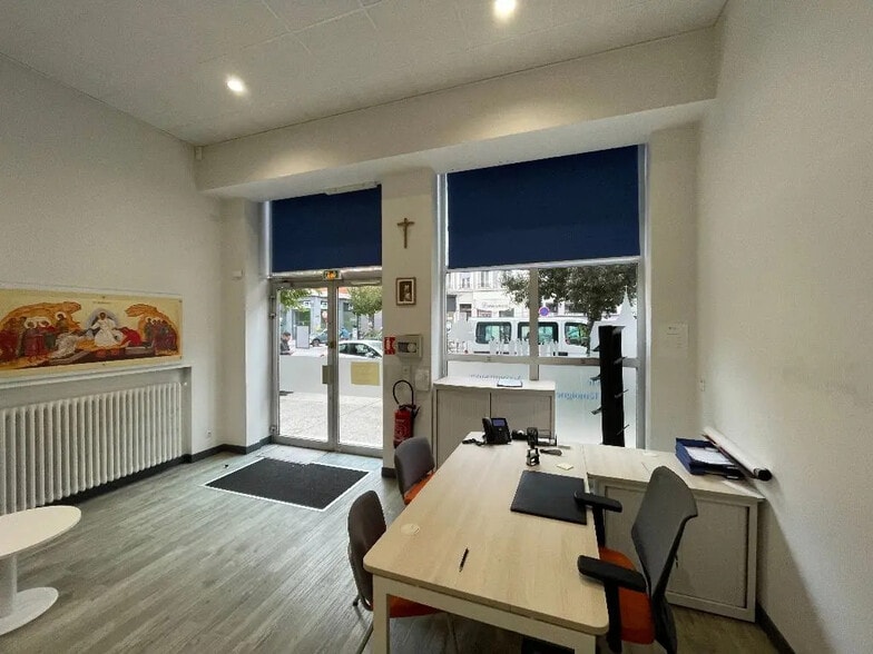 Commerce de détail dans Villeurbanne à louer - Photo intérieure - Image 2 de 6