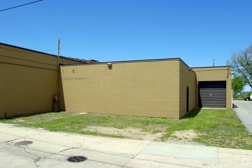 609-625 W Western Ave, Muskegon, MI for sale - Building Photo - Image 3 of 4
