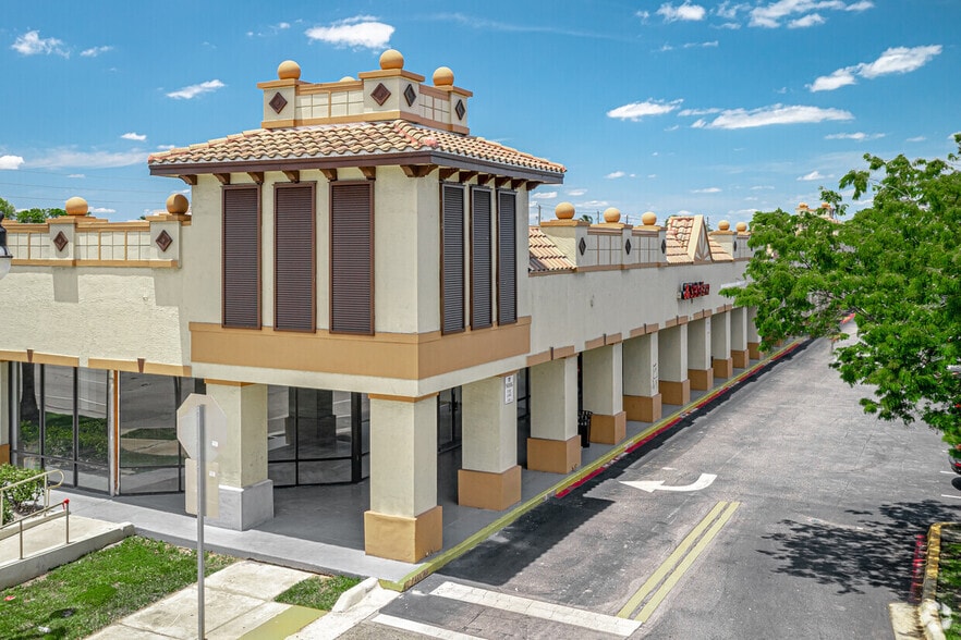 15-199 N State Road 7, Plantation, FL à louer - Photo du bâtiment - Image 1 de 7