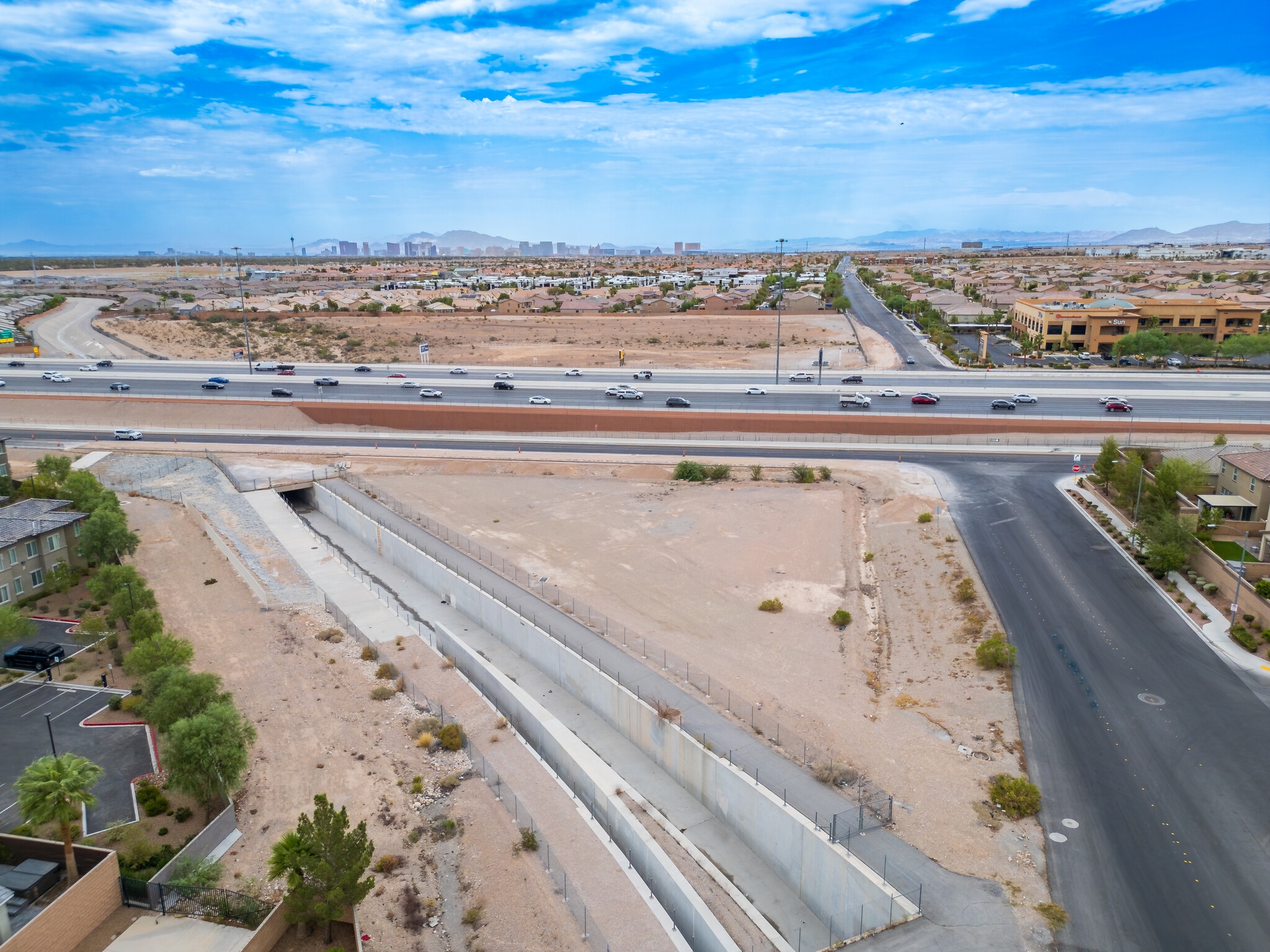 9060 W Patrick Ln, Las Vegas, NV à vendre Photo du bâtiment- Image 1 de 5