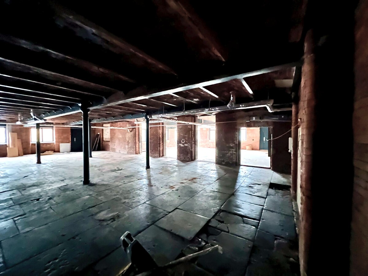 Water St, Stockport, GTM SK1 2BX - Unit 1 -  - Interior Photo - Image 2 of 5