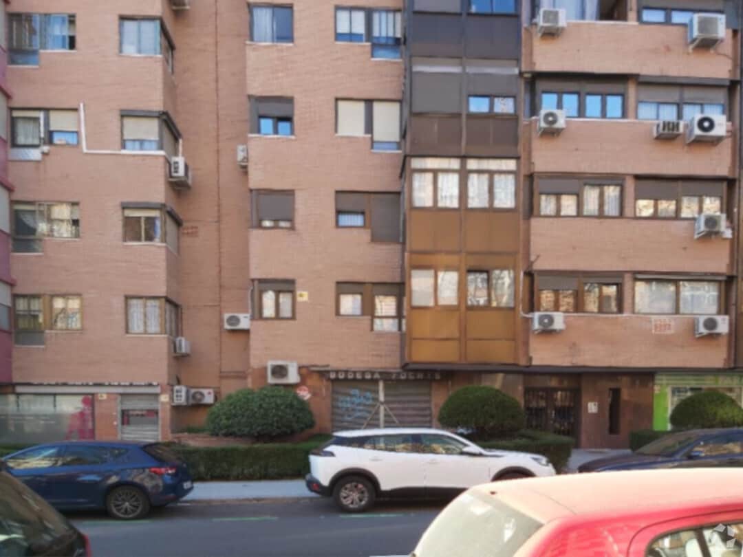 Calle de Puerto Serrano, 3, Madrid, MAD 28045 - Unit Puerta B, Esc. 1 - - Interior Photo - Image 2 of 12