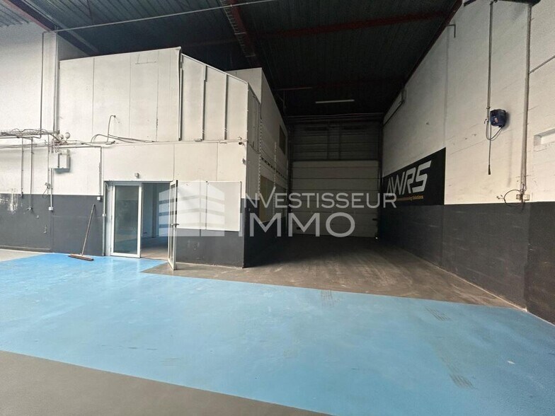Flex in Neuilly Plaisance for lease - Interior Photo - Image 2 of 7