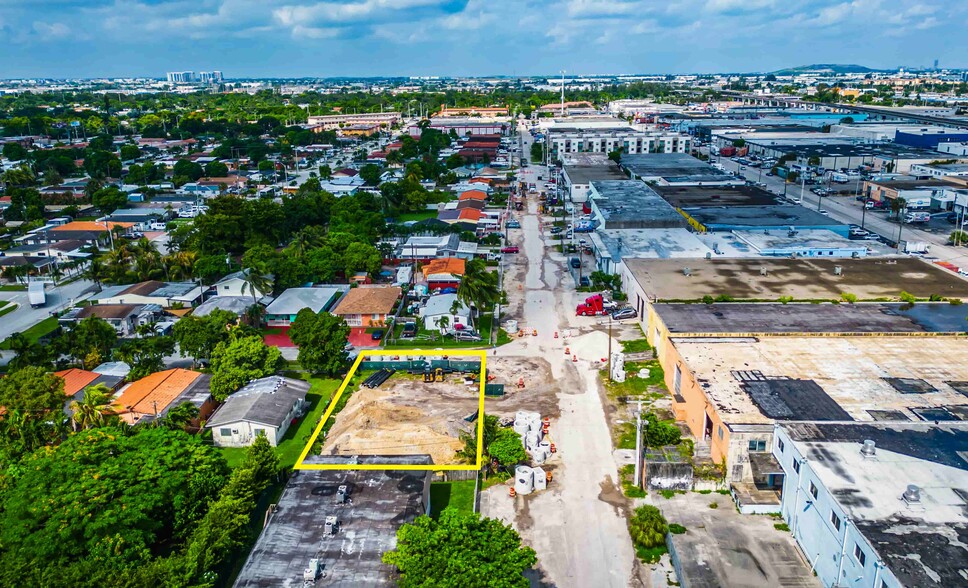 444 W 17th St, Hialeah, FL for sale - Building Photo - Image 2 of 6