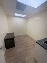 9035 Sunset Dr, Miami, FL for lease Interior Photo- Image 2 of 7