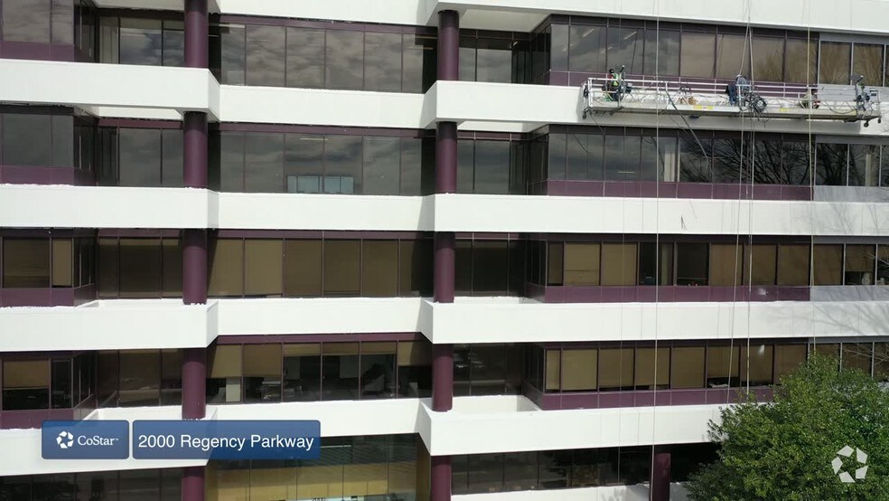 2000 Regency Pky, Cary, NC à louer - Vidéo aérienne - Image 2 de 8