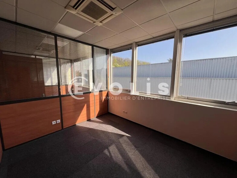 62-66 Rue Louis Ampere, Neuilly-sur-Marne for lease - Interior Photo - Image 2 of 29