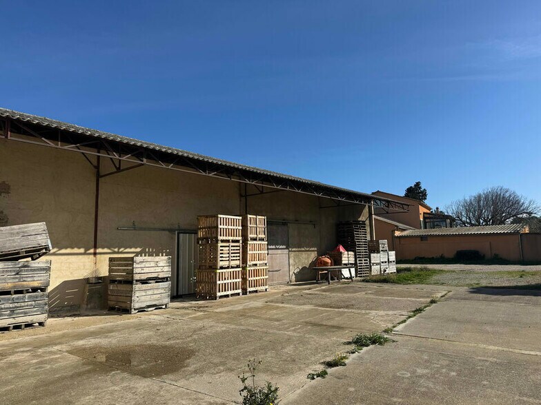 Flex in Carpentras for lease - Building Photo - Image 2 of 8