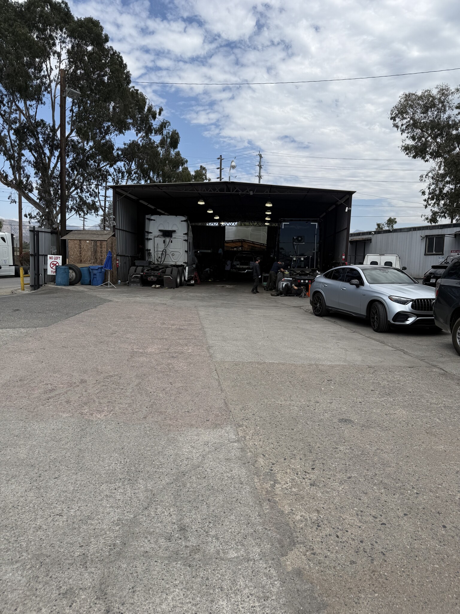 9250 Tujunga Ave, Sun Valley, CA for lease Building Photo- Image 1 of 4