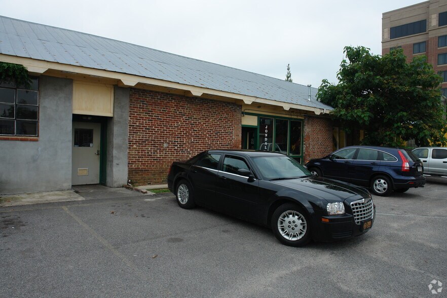 8 James Brown Blvd, Augusta, GA à louer - Photo du bâtiment - Image 2 de 2