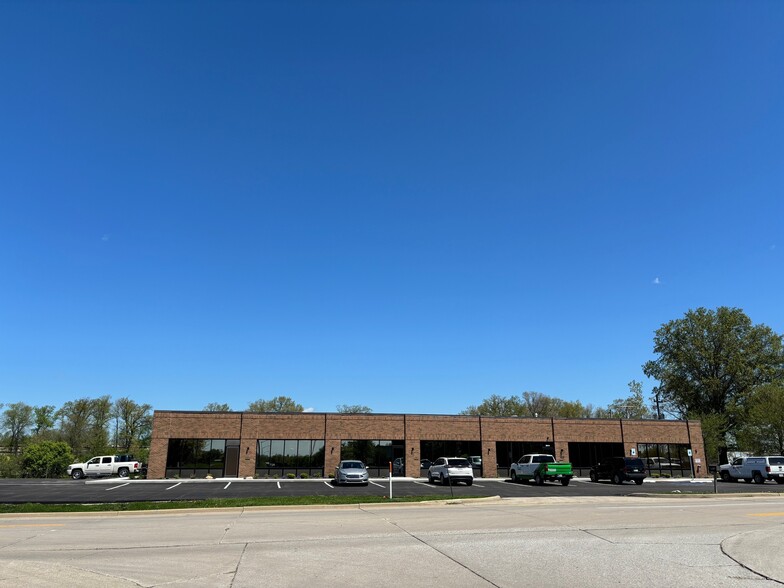 2914 Independence Dr, Fort Wayne, IN for lease - Building Photo - Image 2 of 11