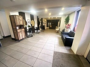 7 Lower Cockcroft, Blackburn for lease Interior Photo- Image 2 of 4