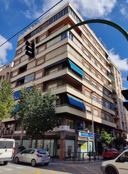 Retail in Elche, Alicante for lease Building Photo- Image 1 of 2