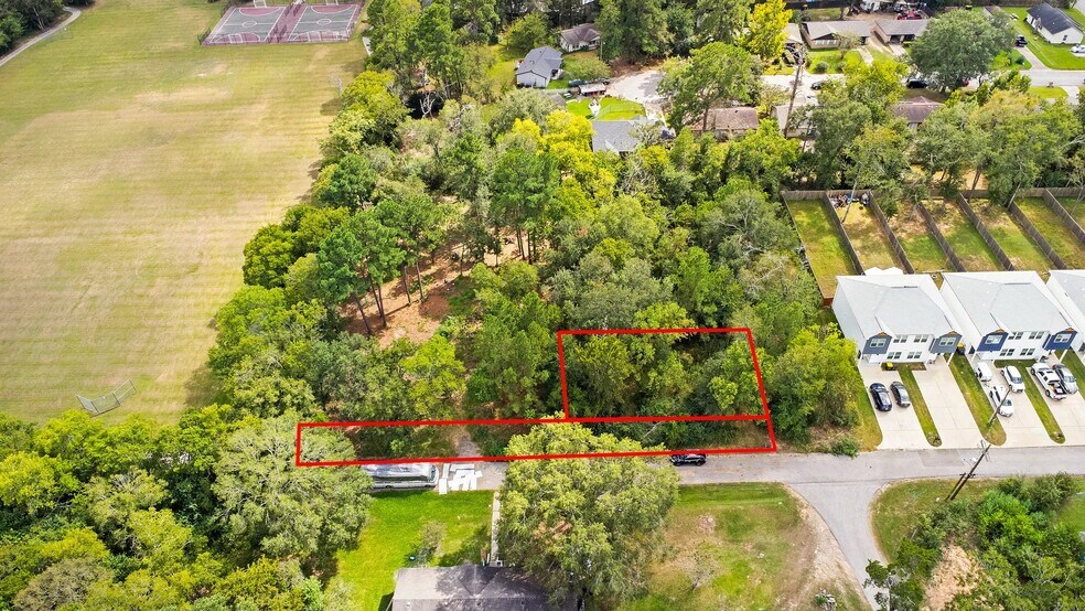 939 Ave J, Conroe, TX à vendre - Aérien - Image 2 de 8