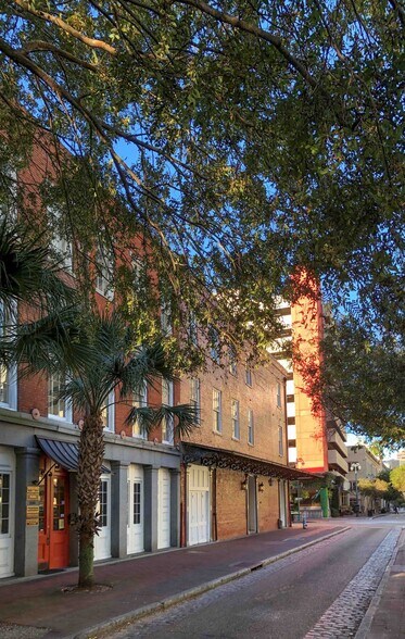 336 Lafayette St, New Orleans, LA à louer - Photo du bâtiment - Image 2 de 4