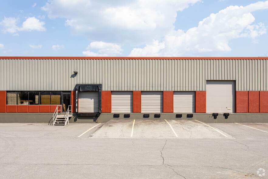 1101-1114 Parkway View Dr, Pittsburgh, PA for lease - Building Photo - Image 3 of 4