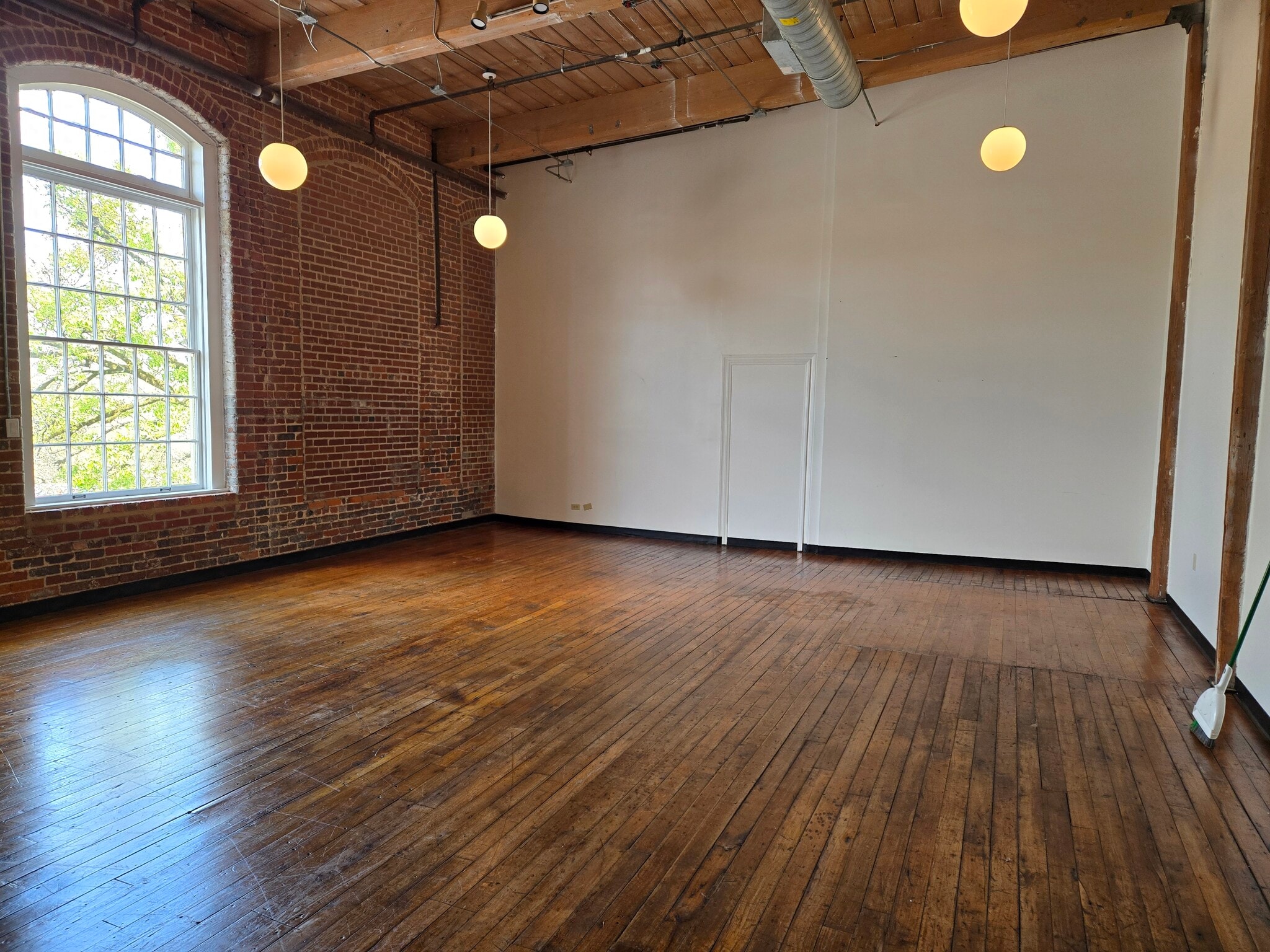 200 N Greensboro St, Carrboro, NC for lease Interior Photo- Image 1 of 3