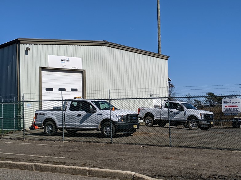 100 Pike Rd, Mount Laurel, NJ à louer - Photo du bâtiment - Image 2 de 6