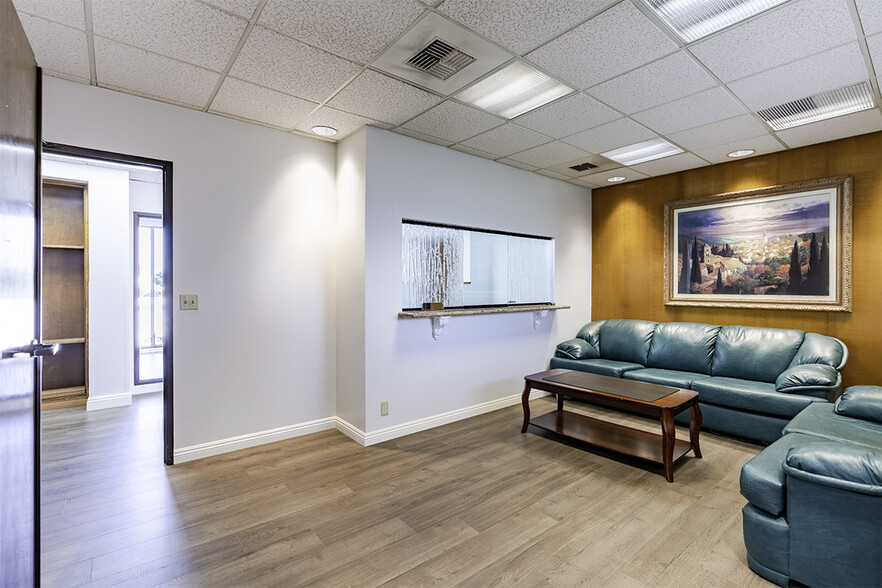 1500 Crenshaw Blvd, Torrance, CA for lease - Interior Photo - Image 1 of 29