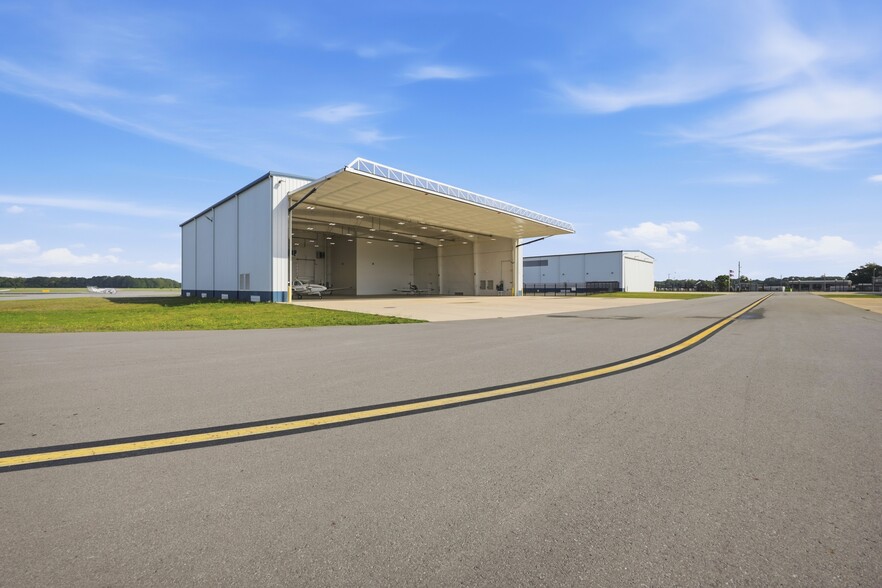 451 Airport Rd, Greenville, NC à louer - Photo du bâtiment - Image 3 de 14