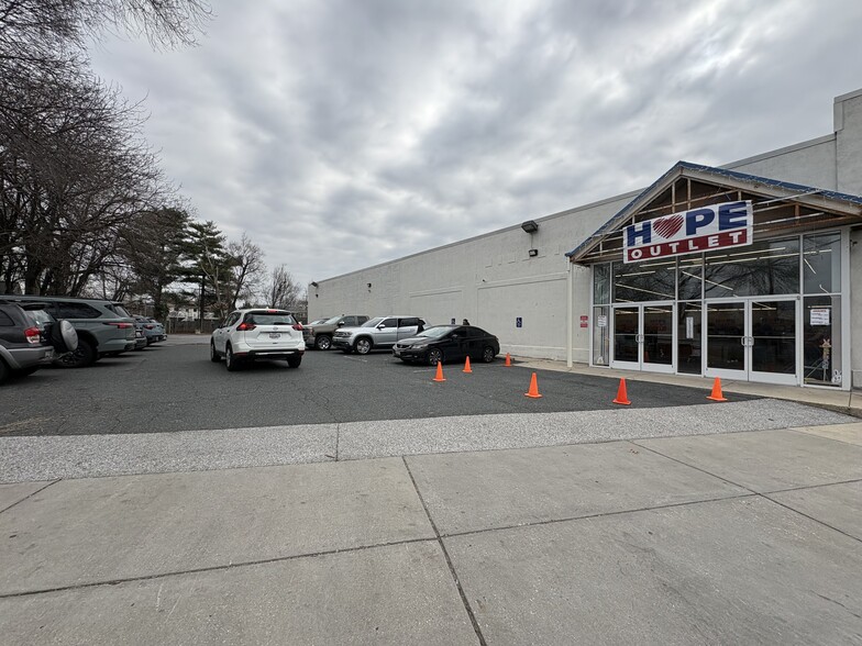 1725 Dundalk Ave, Baltimore, MD for lease - Building Photo - Image 2 of 11