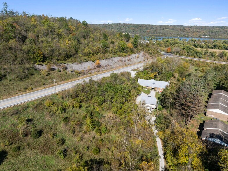 4465 W Augusta Chatham Rd, Augusta, KY à vendre - Photo du bâtiment - Image 1 de 56