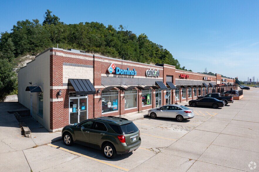 1015-1103 W Eads Pky, Lawrenceburg, IN à louer - Photo du bâtiment - Image 2 de 16