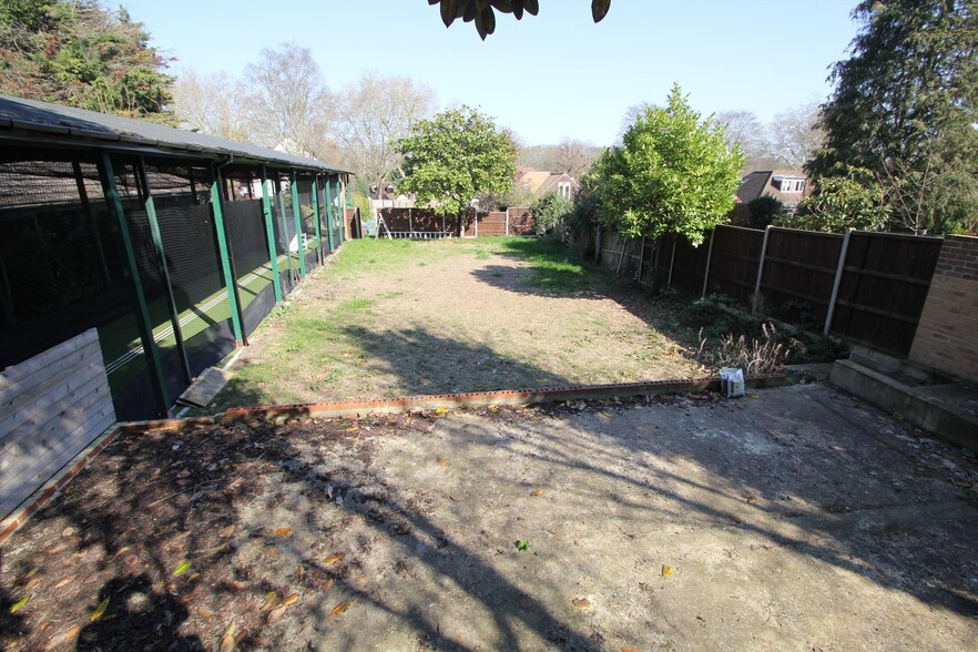 154 Park Av, Enfield for sale - Building Photo - Image 3 of 7