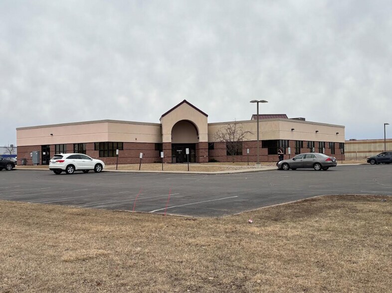 2100 O'Neil Rd, Hudson, WI for lease - Building Photo - Image 1 of 10