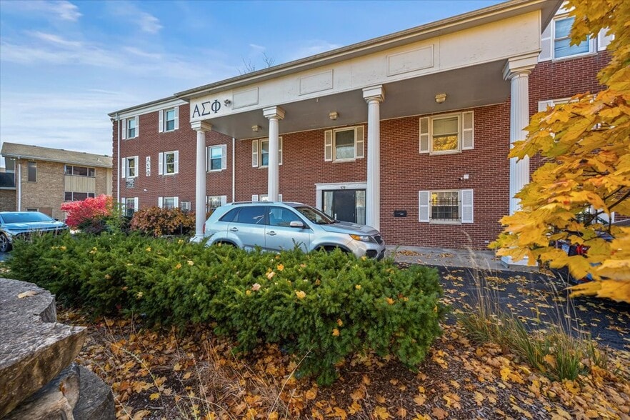 928 W Hillcrest Dr, Dekalb, IL à vendre - Photo du bâtiment - Image 2 de 21