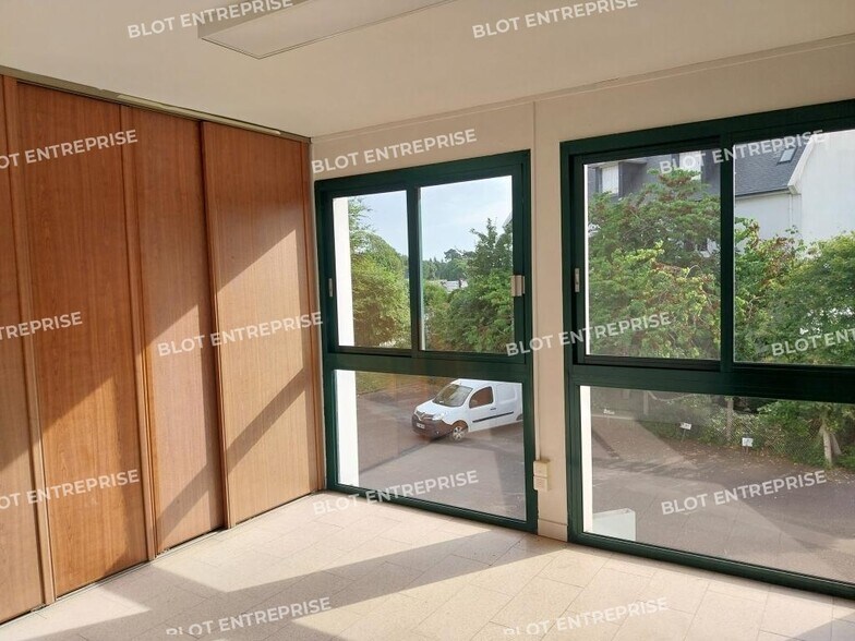 Office in Quimper for lease - Interior Photo - Image 2 of 10