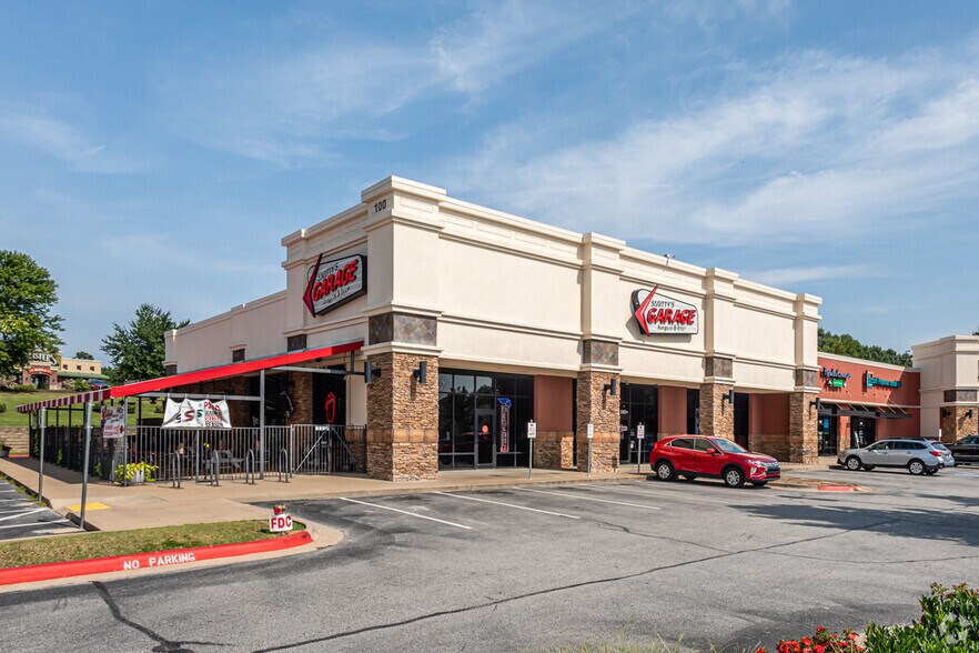 100 E Joyce Blvd, Fayetteville, AR à louer - Photo du bâtiment - Image 2 de 8