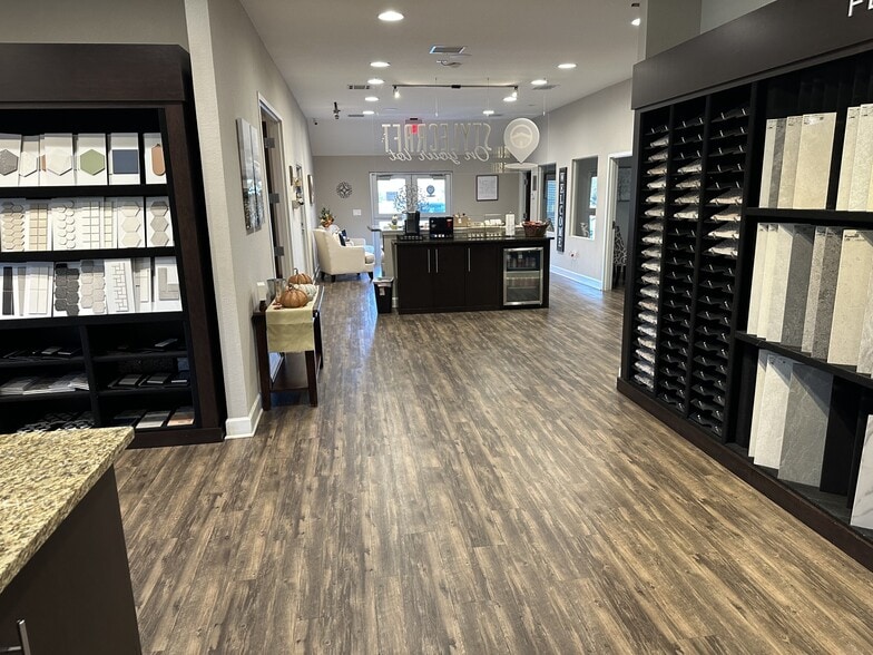 5155 W Davis St, Conroe, TX for sale - Building Photo - Image 3 of 16