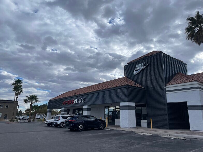 1725-1745 S Rainbow Blvd, Las Vegas, NV à louer - Photo du bâtiment - Image 2 de 10