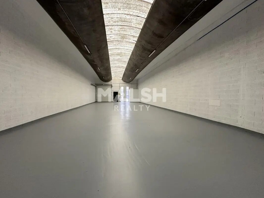 Flex in Saint-Priest for lease Interior Photo- Image 1 of 6