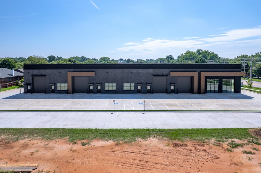 4701 W Main St, Norman, OK for lease - Building Photo - Image 3 of 18
