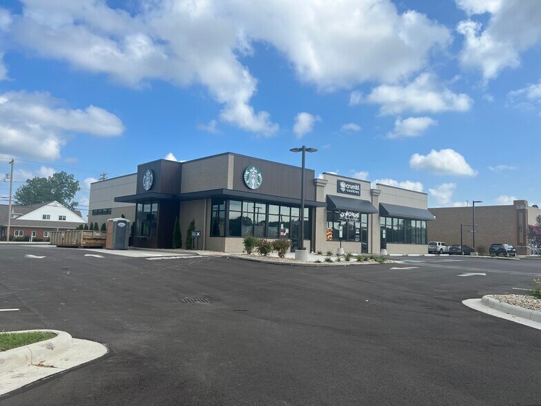8000 Oak Point Rd, Lorain, OH à louer - Photo du bâtiment - Image 1 de 6