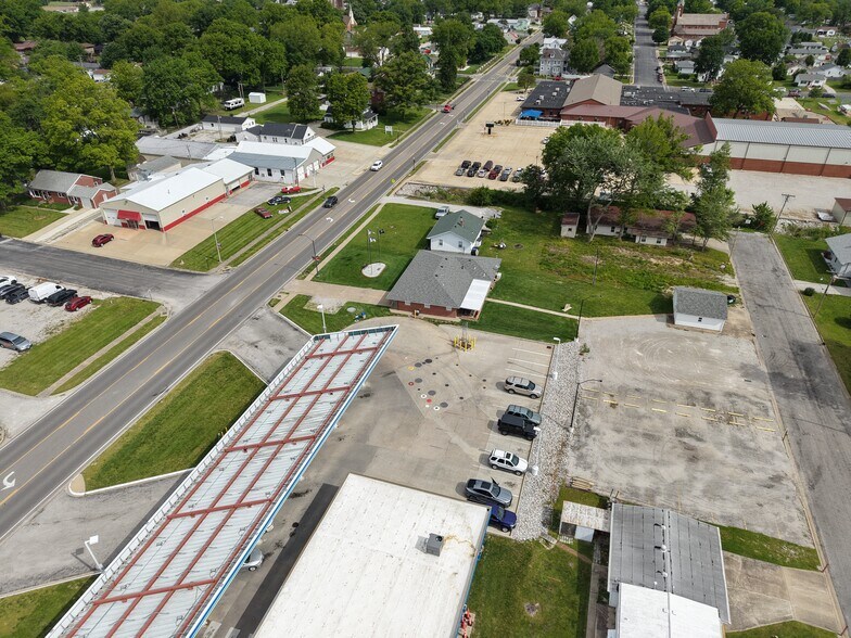 825 Hartman Dr, Red Bud, IL à vendre - Photo du bâtiment - Image 3 de 14