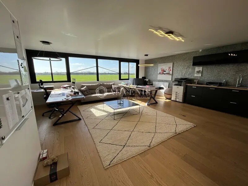 Flex in Croissy-Beaubourg for sale Interior Photo- Image 1 of 10
