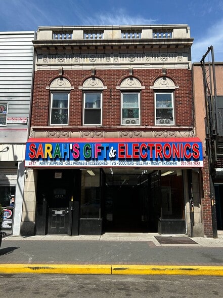 4517 Bergenline Ave, Union City, NJ for lease - Primary Photo - Image 1 of 8