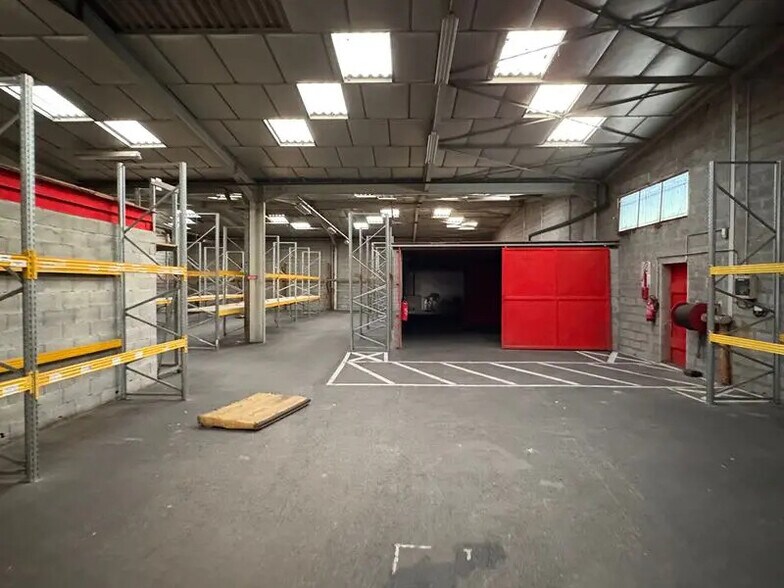 Flex in Vaulx-en-Velin for sale - Building Photo - Image 3 of 6